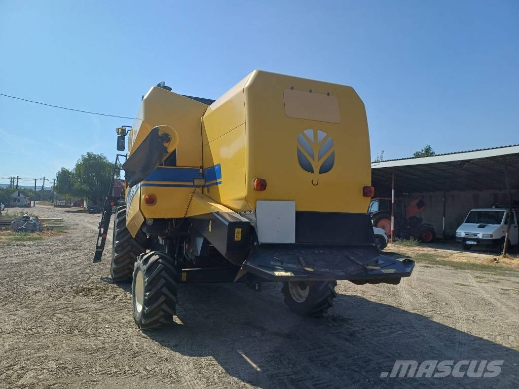 New Holland TC 5.90 Kombajni