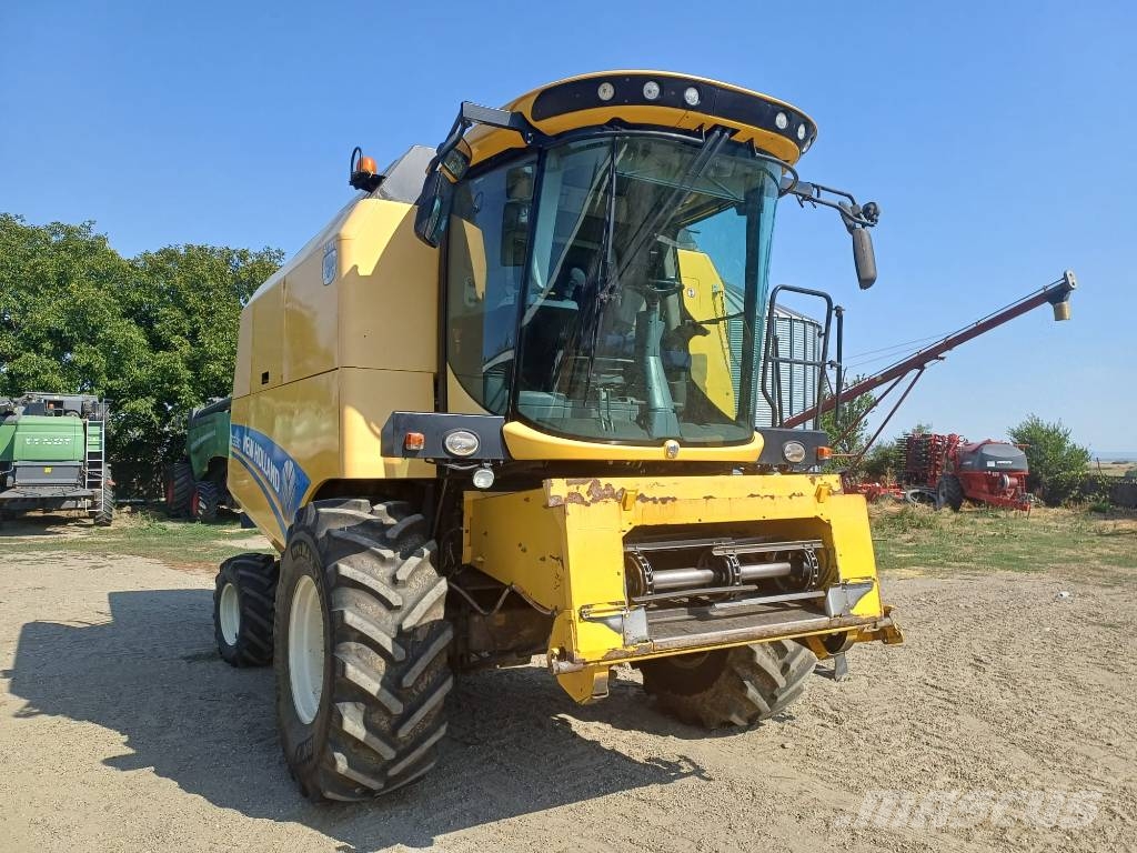New Holland TC 5.90 Kombajni