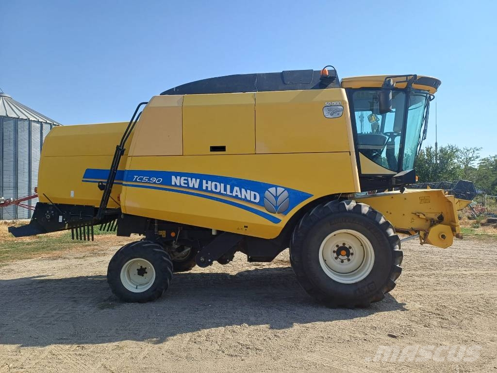 New Holland TC 5.90 Kombajni