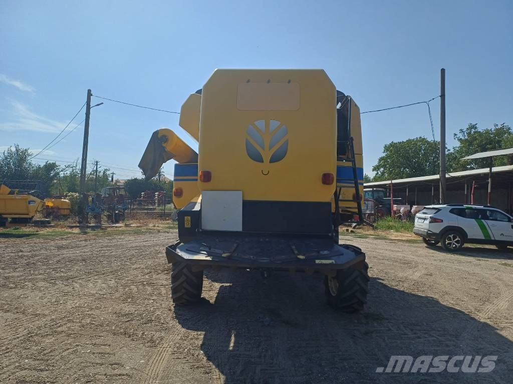 New Holland TC 5.90 Kombajni