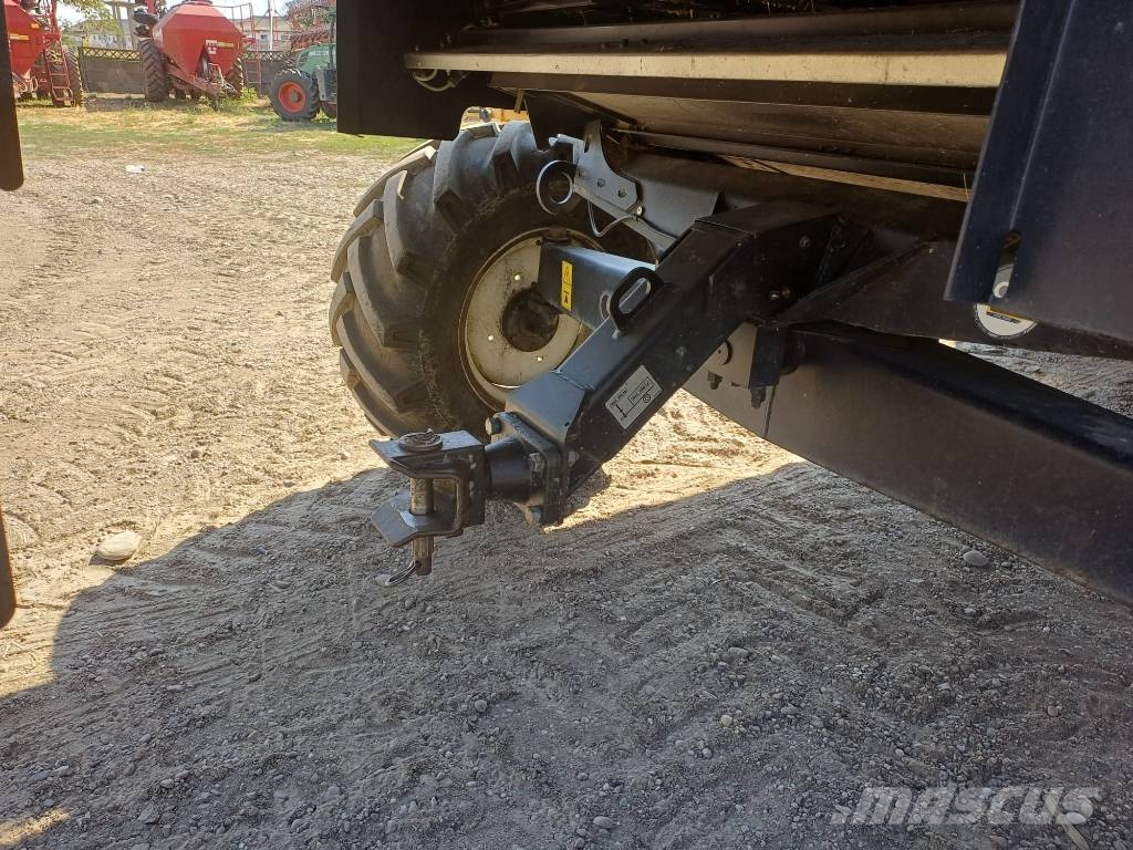 New Holland TC 5.90 Kombajni