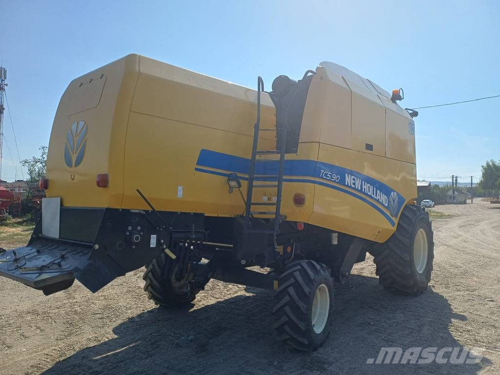 New Holland TC 5.90 Kombajni