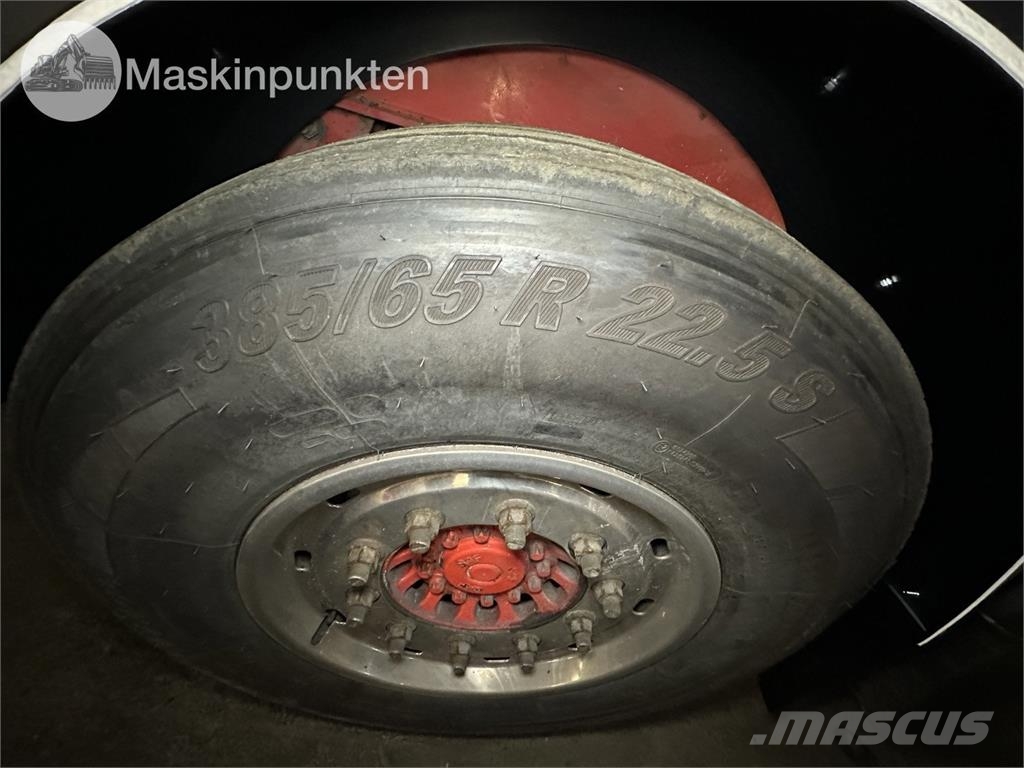 Kel-Berg SCV 15-24 Semi-trailer med tip
