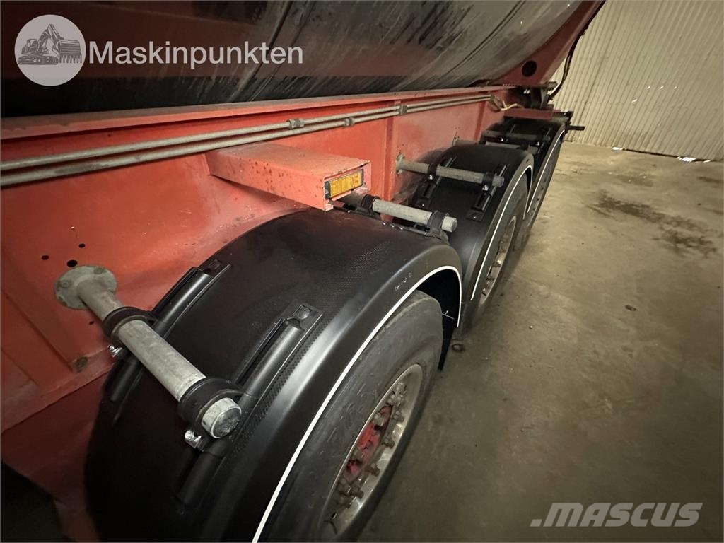 Kel-Berg SCV 15-24 Semi-trailer med tip
