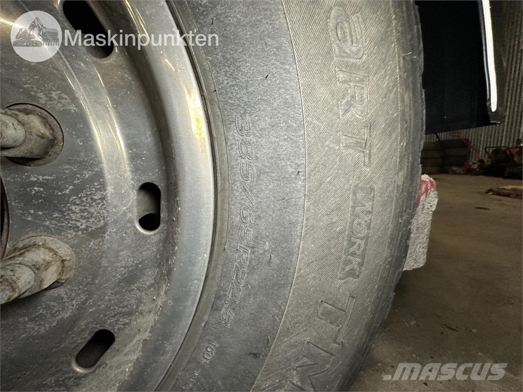 Kel-Berg SCV 15-24 Semi-trailer med tip