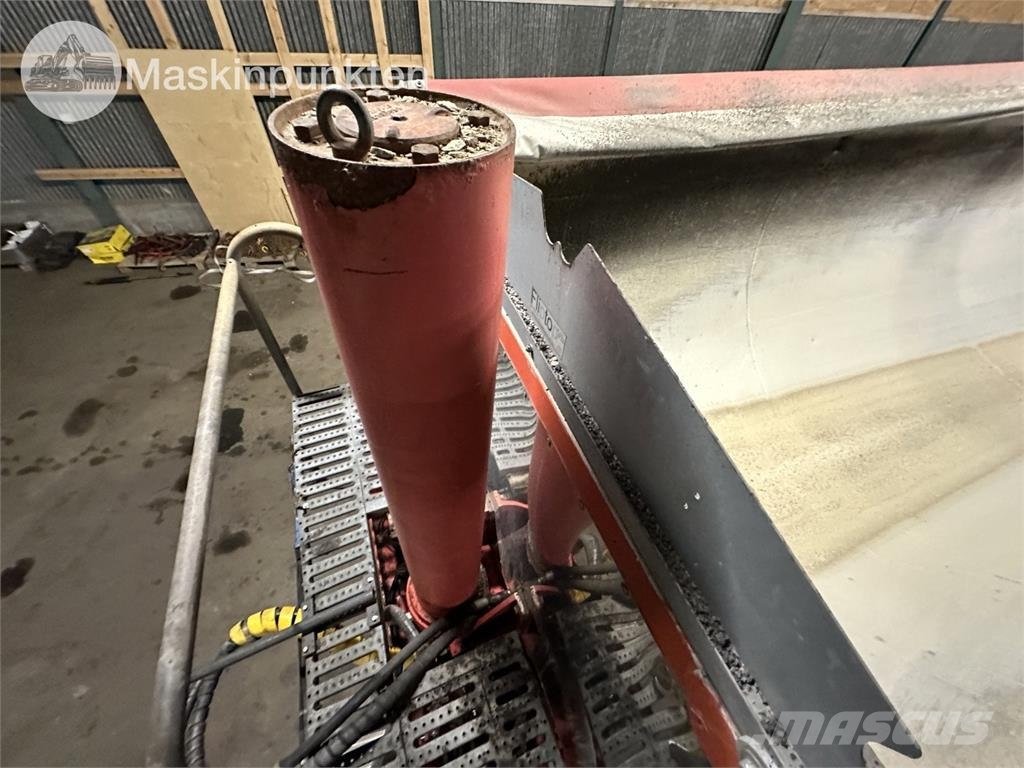 Kel-Berg SCV 15-24 Semi-trailer med tip