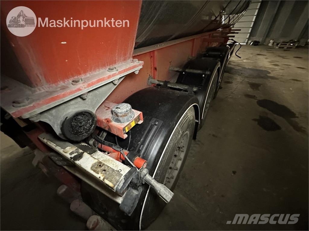 Kel-Berg SCV 15-24 Semi-trailer med tip