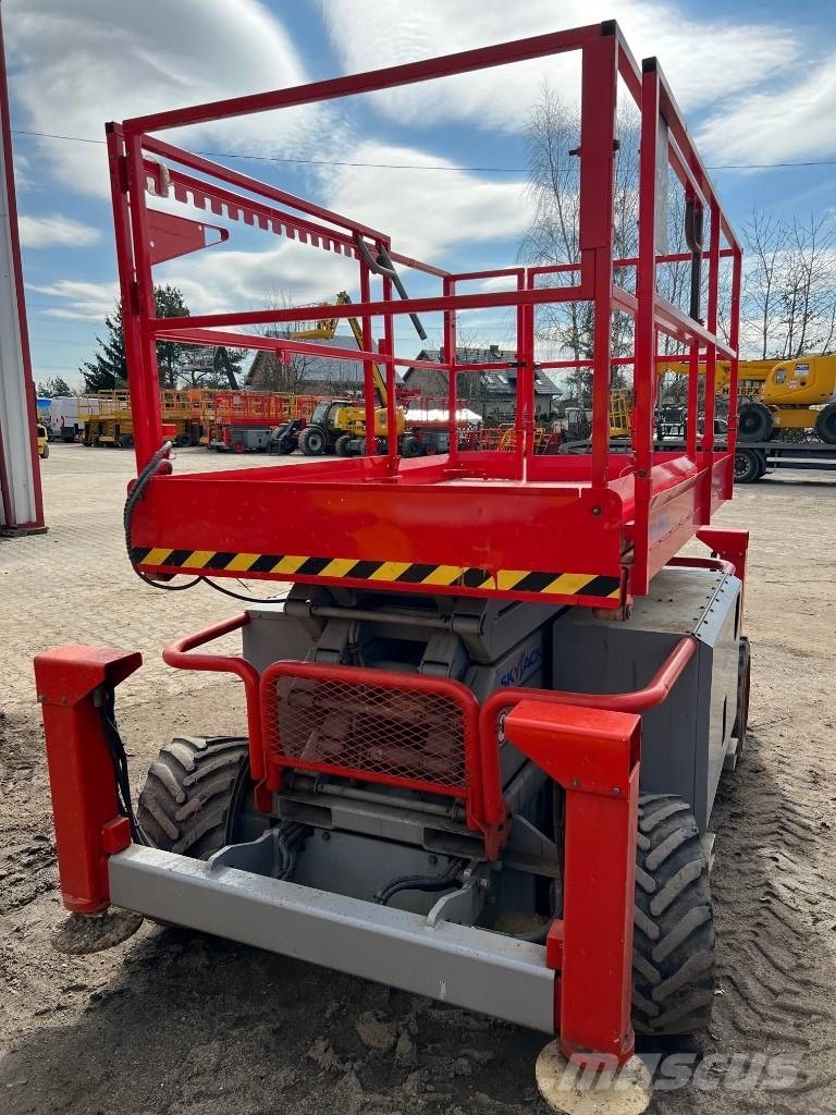 SkyJack SJ 6832 RT Schaarhoogwerkers