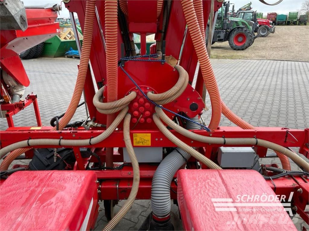 Kverneland ACCORD OPTIMA E-DRIVE + FRONTTANK Precision sowing machines