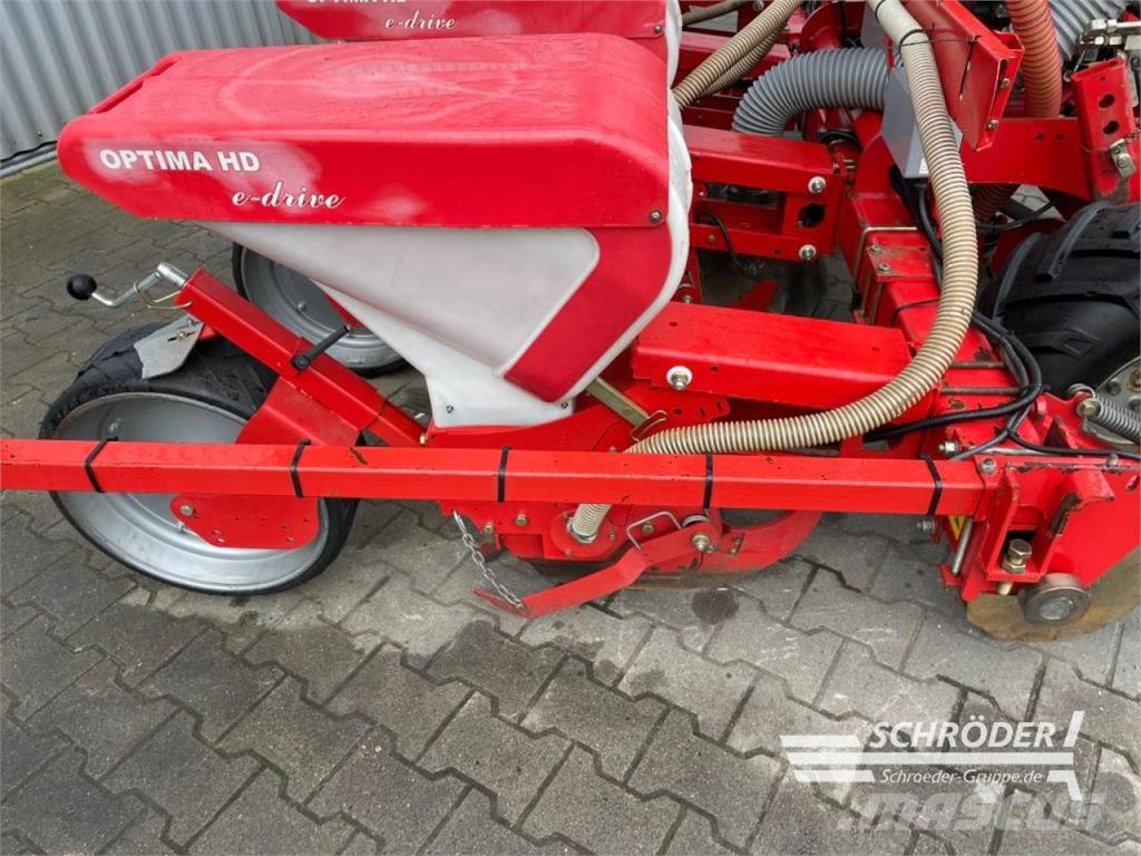 Kverneland ACCORD OPTIMA E-DRIVE + FRONTTANK Precision sowing machines