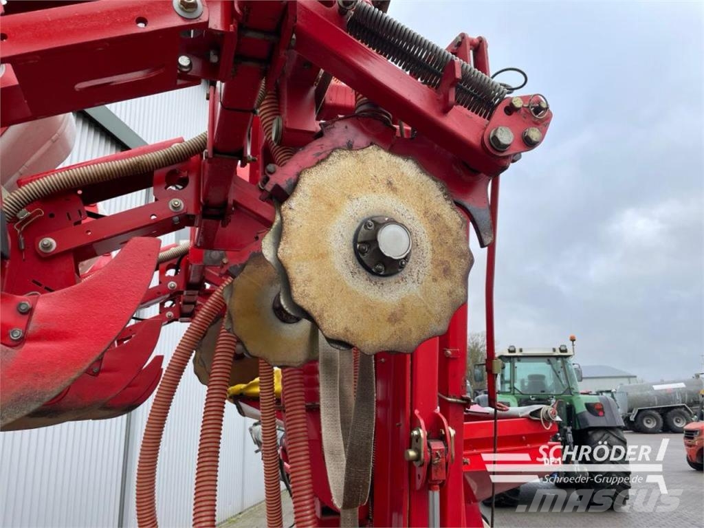 Kverneland ACCORD OPTIMA E-DRIVE + FRONTTANK Precision sowing machines