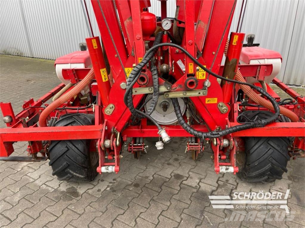 Kverneland ACCORD OPTIMA E-DRIVE + FRONTTANK Precision sowing machines