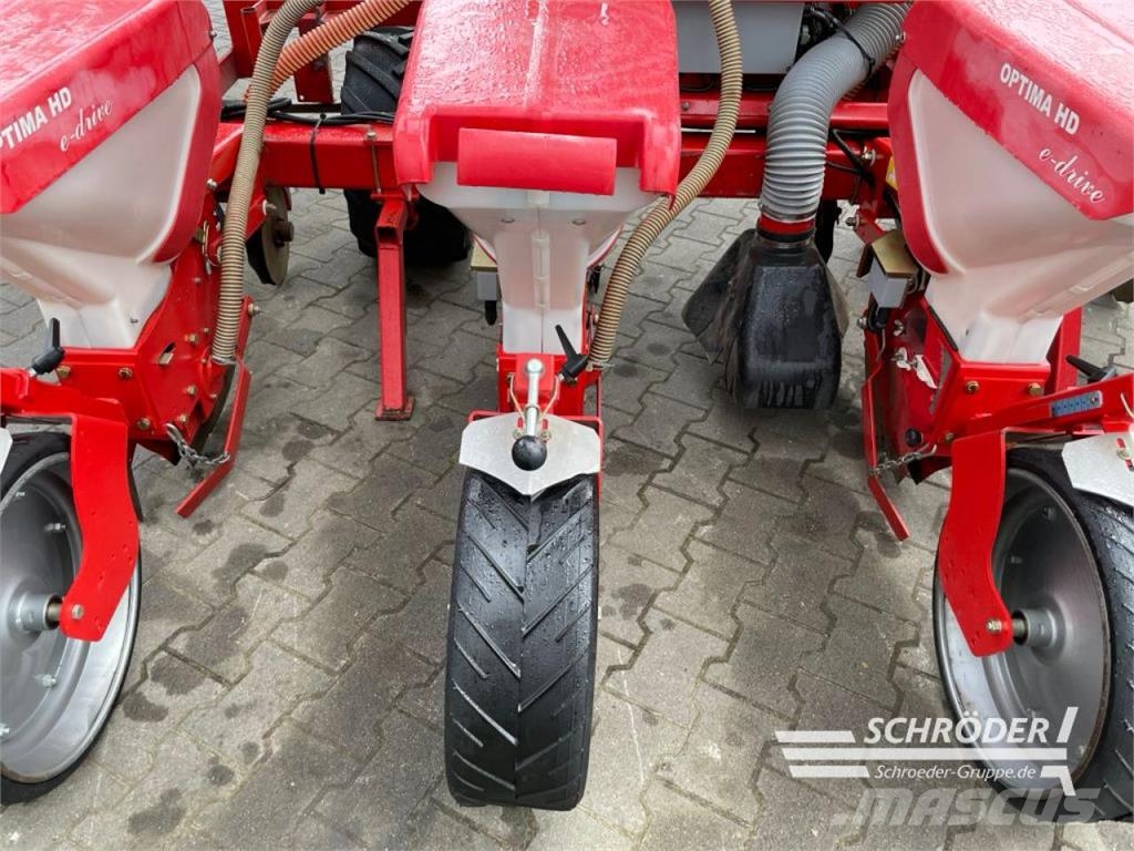 Kverneland ACCORD OPTIMA E-DRIVE + FRONTTANK Precision sowing machines