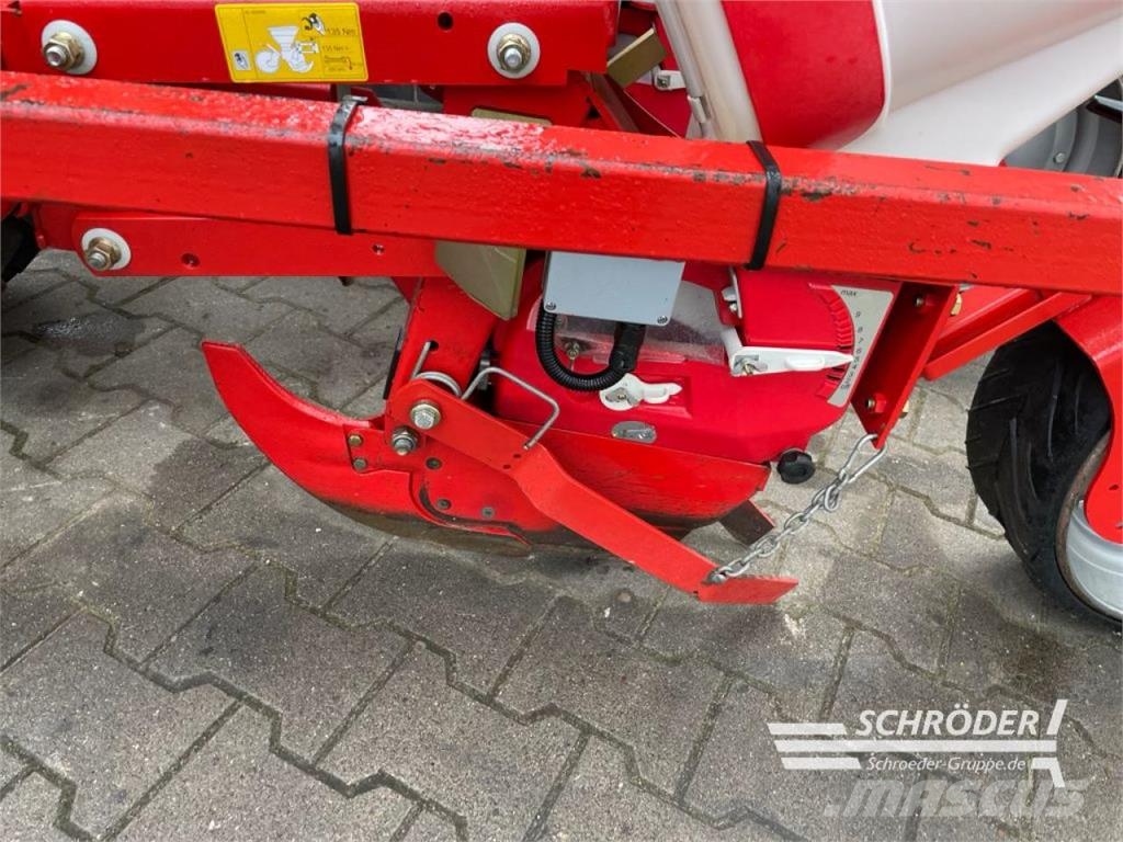 Kverneland ACCORD OPTIMA E-DRIVE + FRONTTANK Precision sowing machines