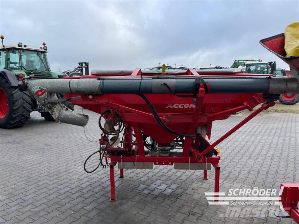 Kverneland ACCORD OPTIMA E-DRIVE + FRONTTANK Precision sowing machines