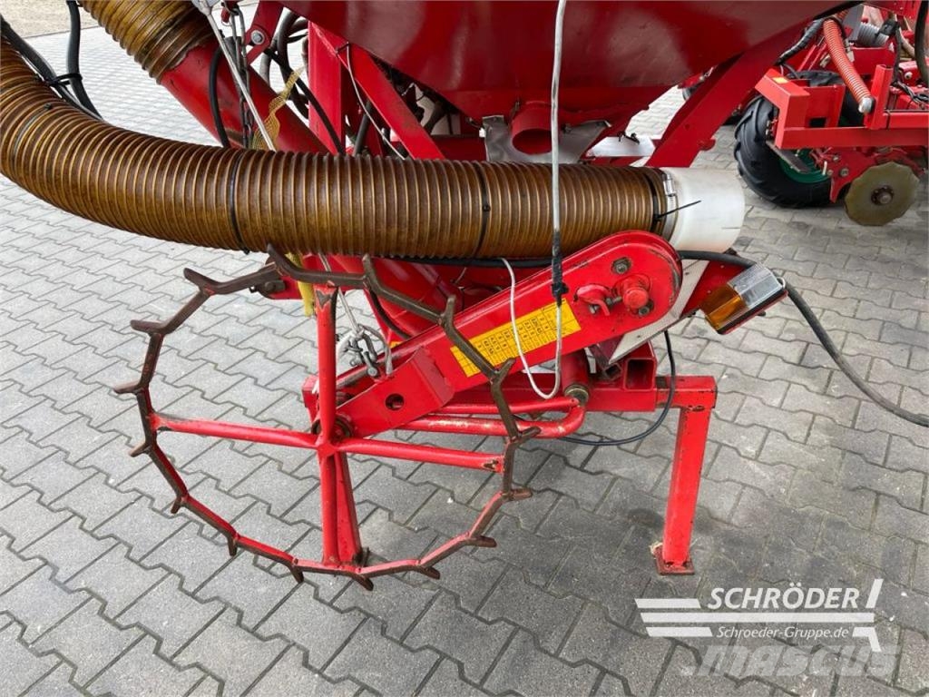 Kverneland ACCORD OPTIMA E-DRIVE + FRONTTANK Precision sowing machines