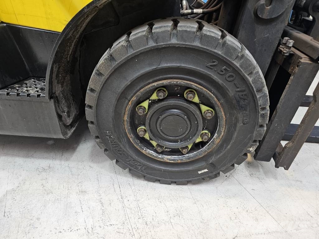 Hyster H 40 FT5 with spreader and sideshift LPG forklifts