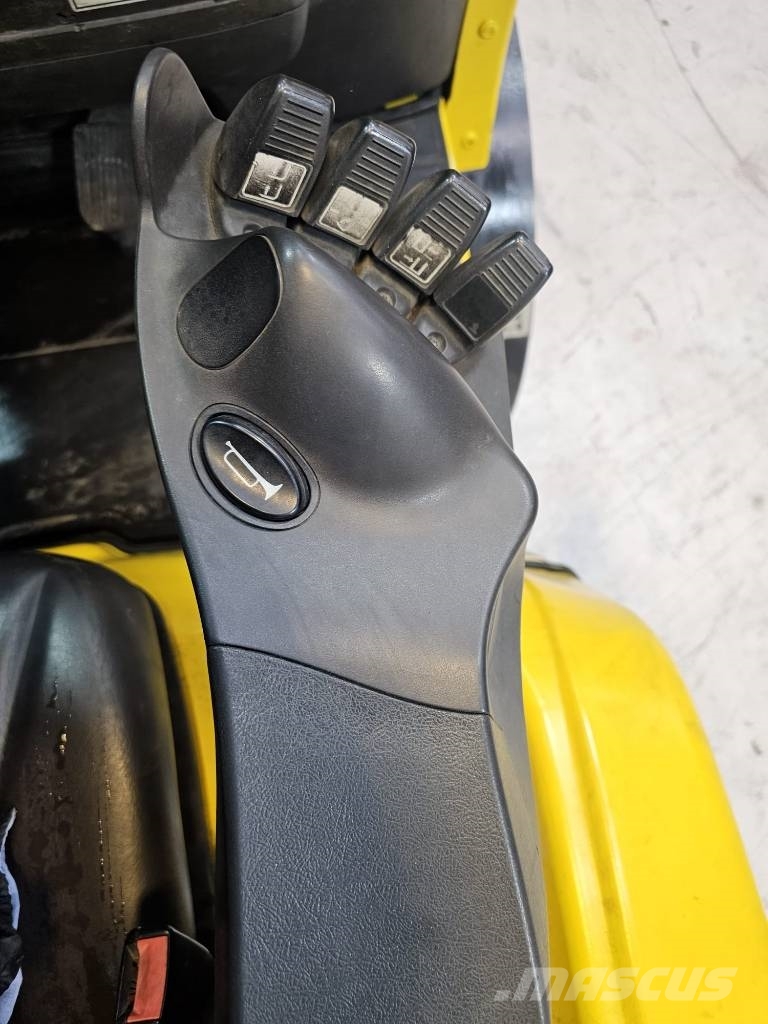 Hyster H 40 FT5 with spreader and sideshift LPG forklifts
