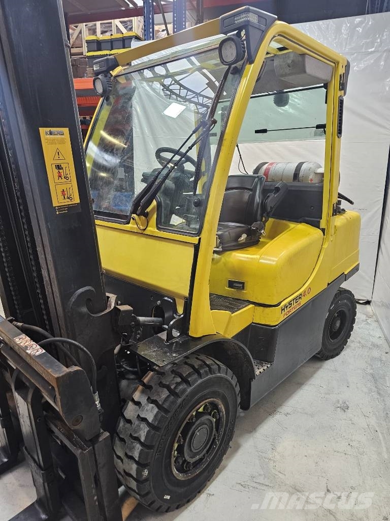 Hyster H 40 FT5 with spreader and sideshift LPG forklifts