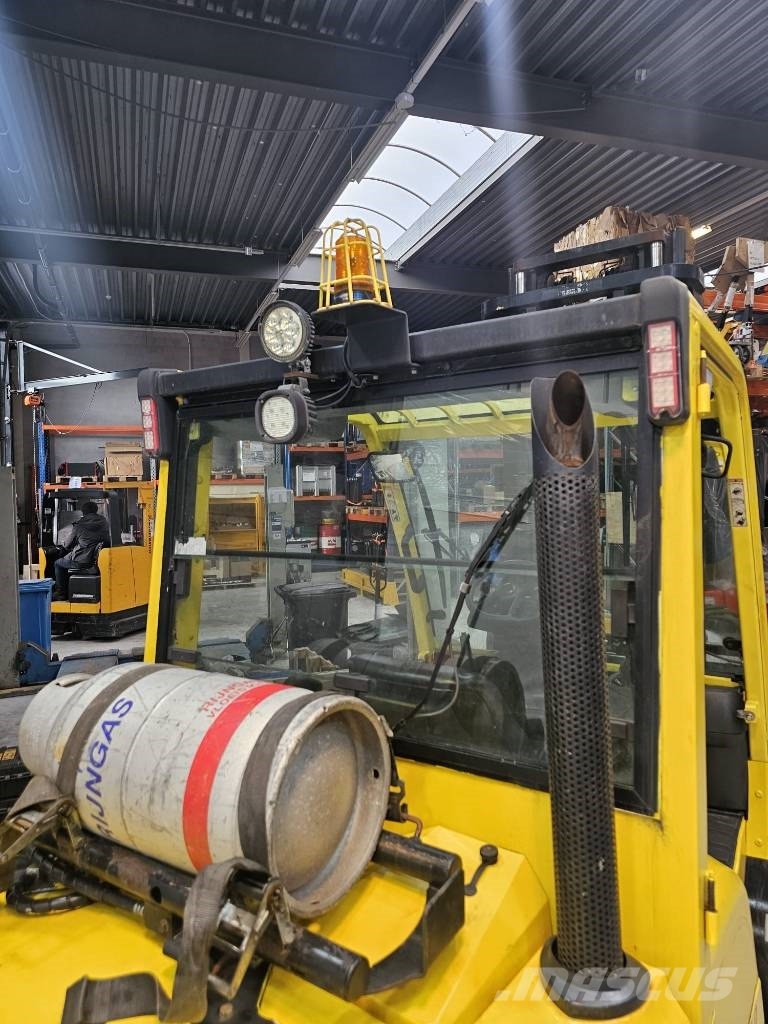 Hyster H 40 FT5 with spreader and sideshift LPG forklifts