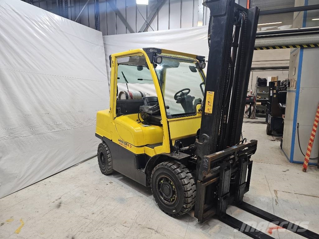 Hyster H 40 FT5 with spreader and sideshift LPG forklifts
