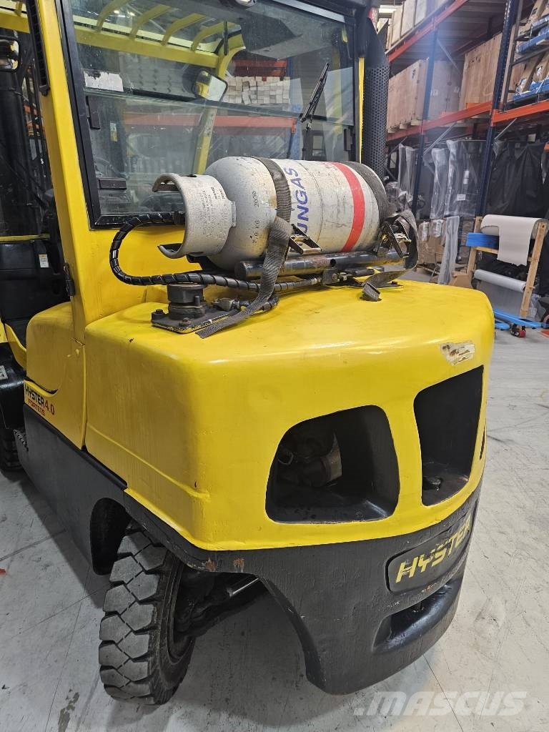 Hyster H 40 FT5 with spreader and sideshift LPG forklifts