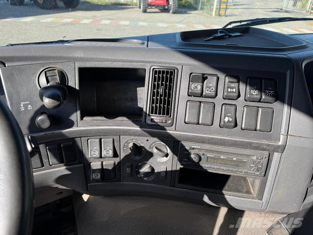 Volvo FM 330 6X2 EURO 5 KIPPER + FASSI F80A.0.22 Savivarčių priekabų vilkikai