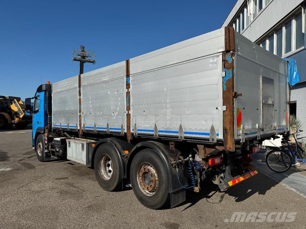 Volvo FM 330 6X2 EURO 5 KIPPER + FASSI F80A.0.22 Savivarčių priekabų vilkikai