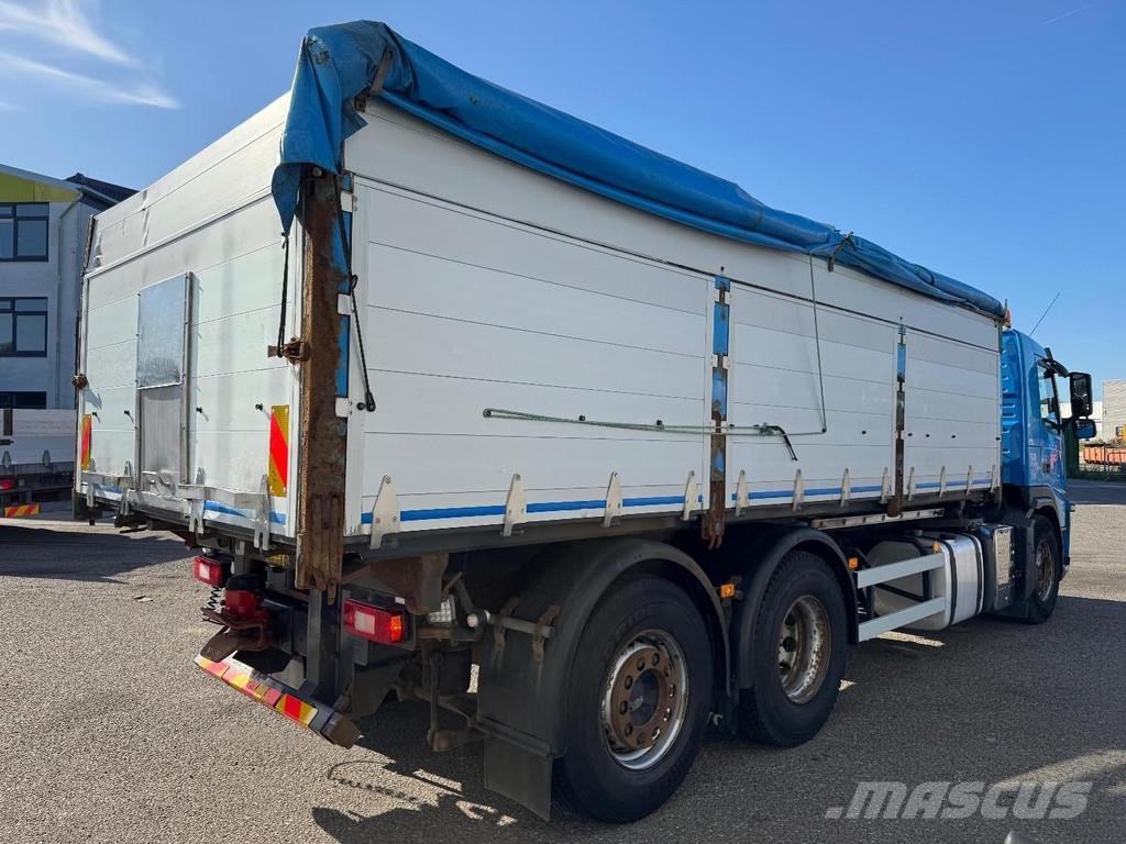 Volvo FM 330 6X2 EURO 5 KIPPER + FASSI F80A.0.22 Savivarčių priekabų vilkikai