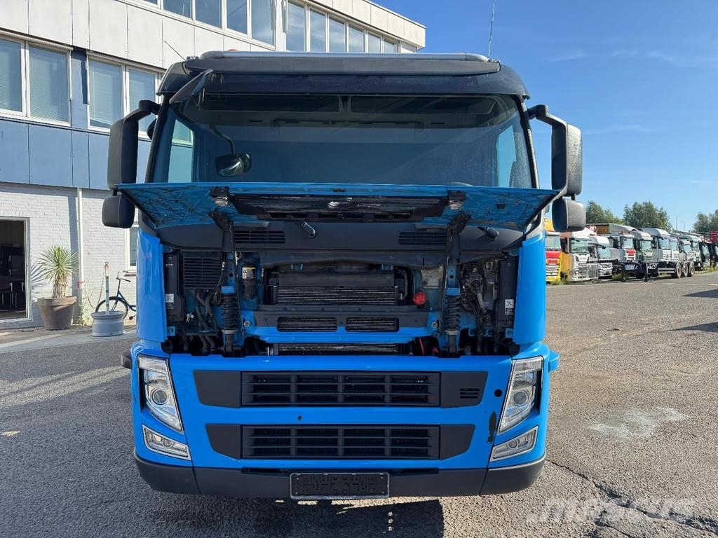 Volvo FM 330 6X2 EURO 5 KIPPER + FASSI F80A.0.22 Savivarčių priekabų vilkikai