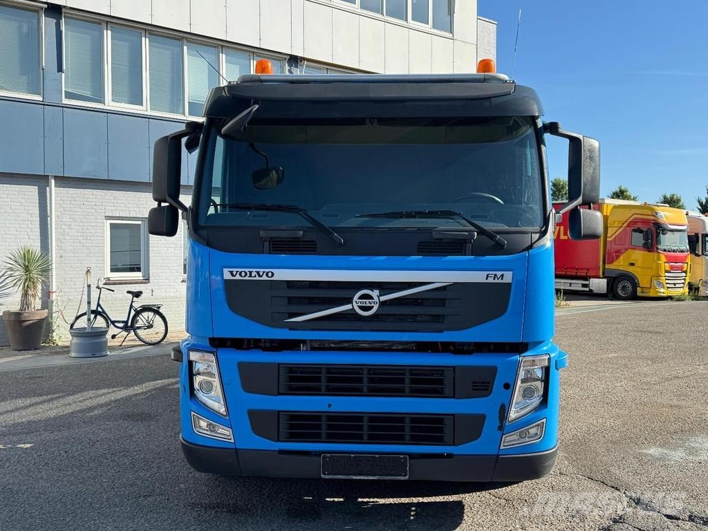 Volvo FM 330 6X2 EURO 5 KIPPER + FASSI F80A.0.22 Savivarčių priekabų vilkikai
