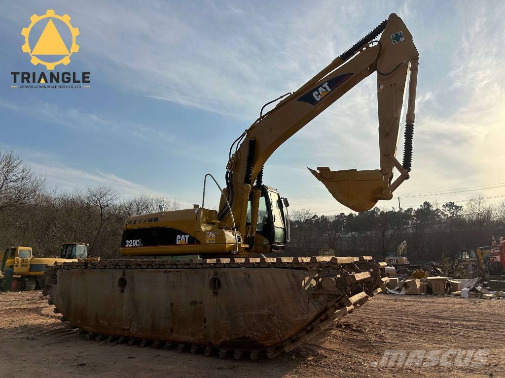CAT 320 C L Amphibious Excavators