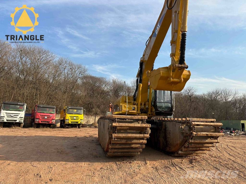 CAT 320 C L Amphibious Excavators