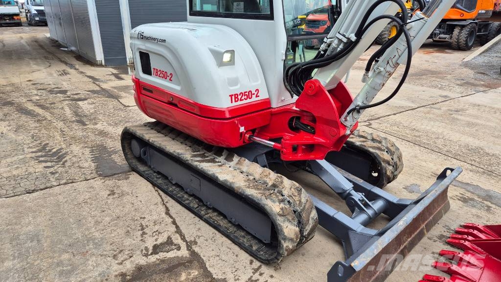 Takeuchi TB250-2 - POWERTILT - 2021 YEAR - 3315 HOURS Mini bageri < 7t