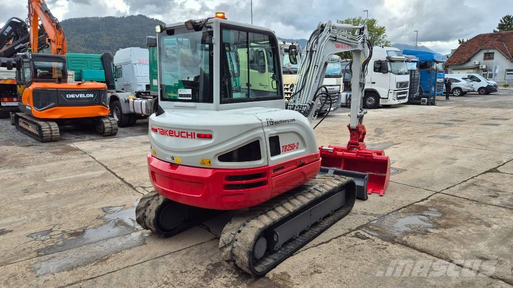 Takeuchi TB250-2 - POWERTILT - 2021 YEAR - 3315 HOURS Mini bageri < 7t