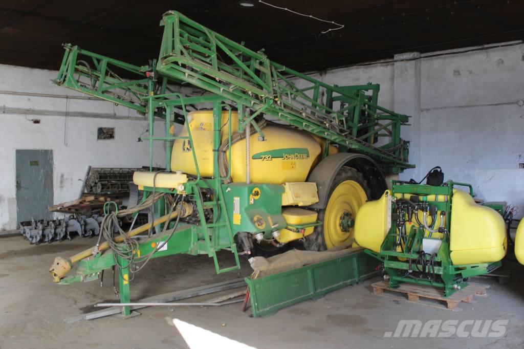 John Deere 732 Vučene prskalice