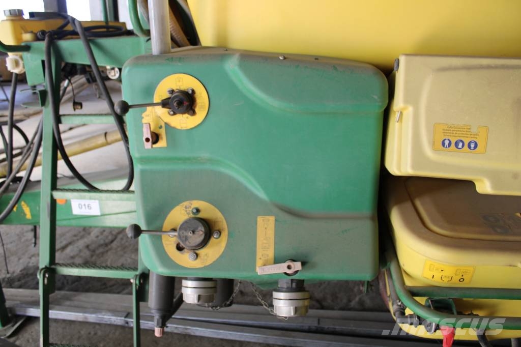John Deere 732 Vučene prskalice