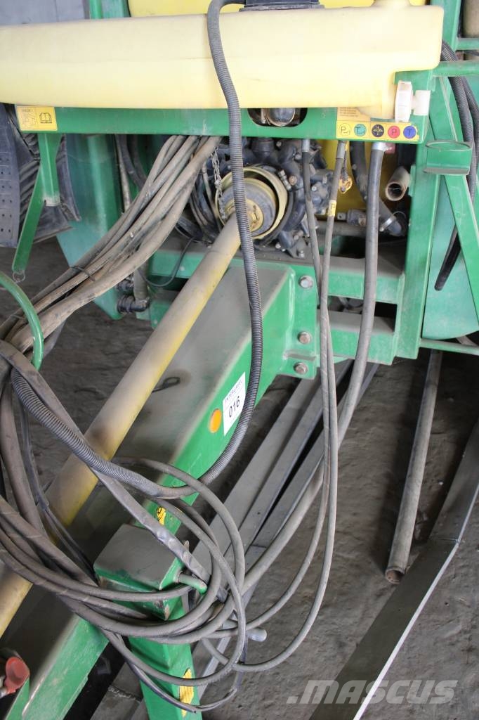John Deere 732 Vučene prskalice