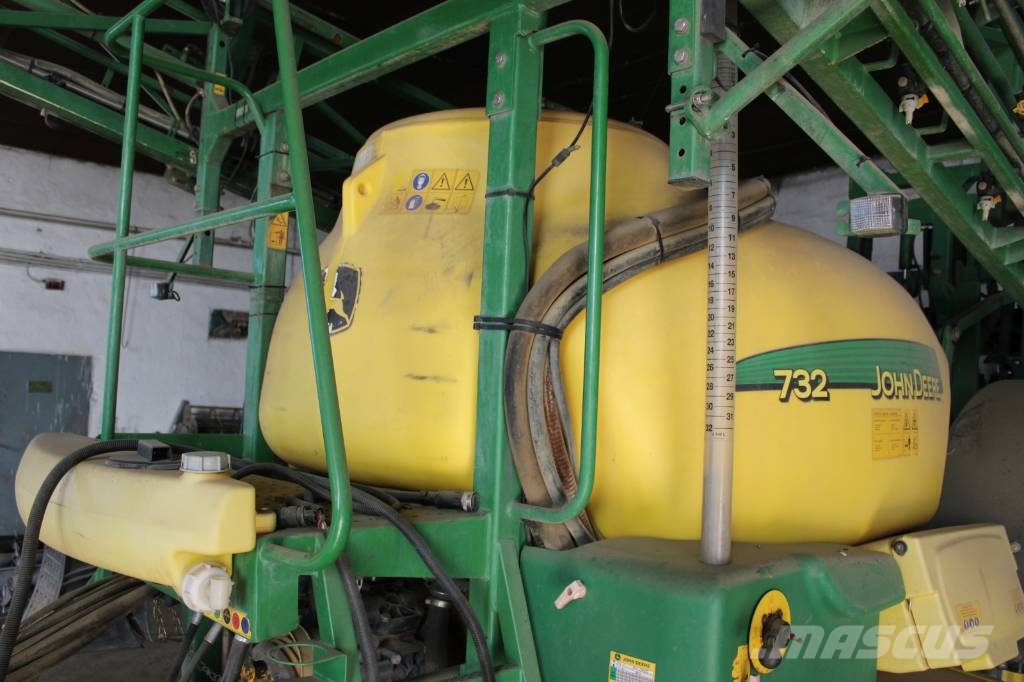 John Deere 732 Vučene prskalice