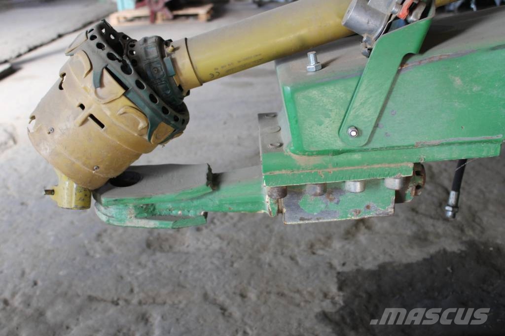 John Deere 732 Vučene prskalice