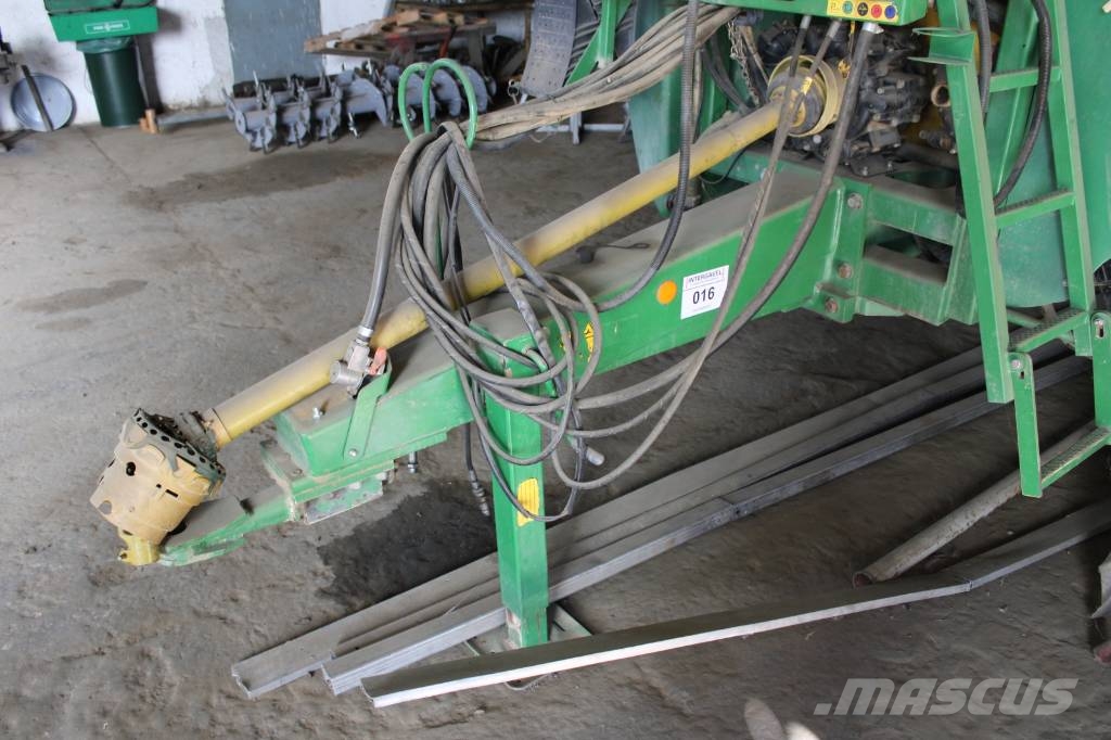 John Deere 732 Vučene prskalice