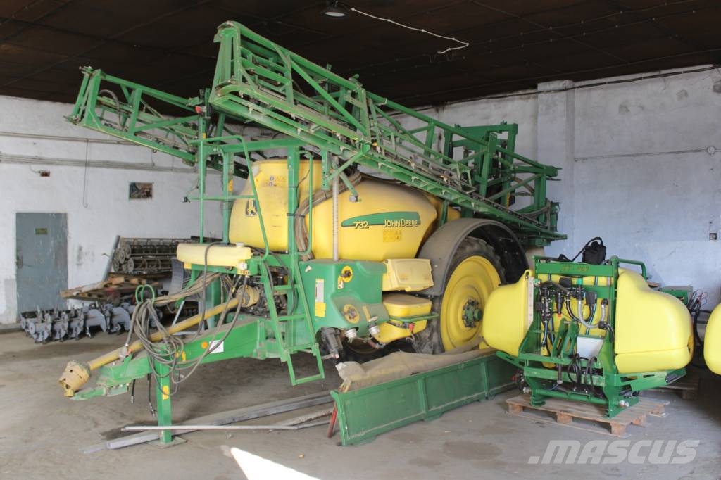 John Deere 732 Vučene prskalice