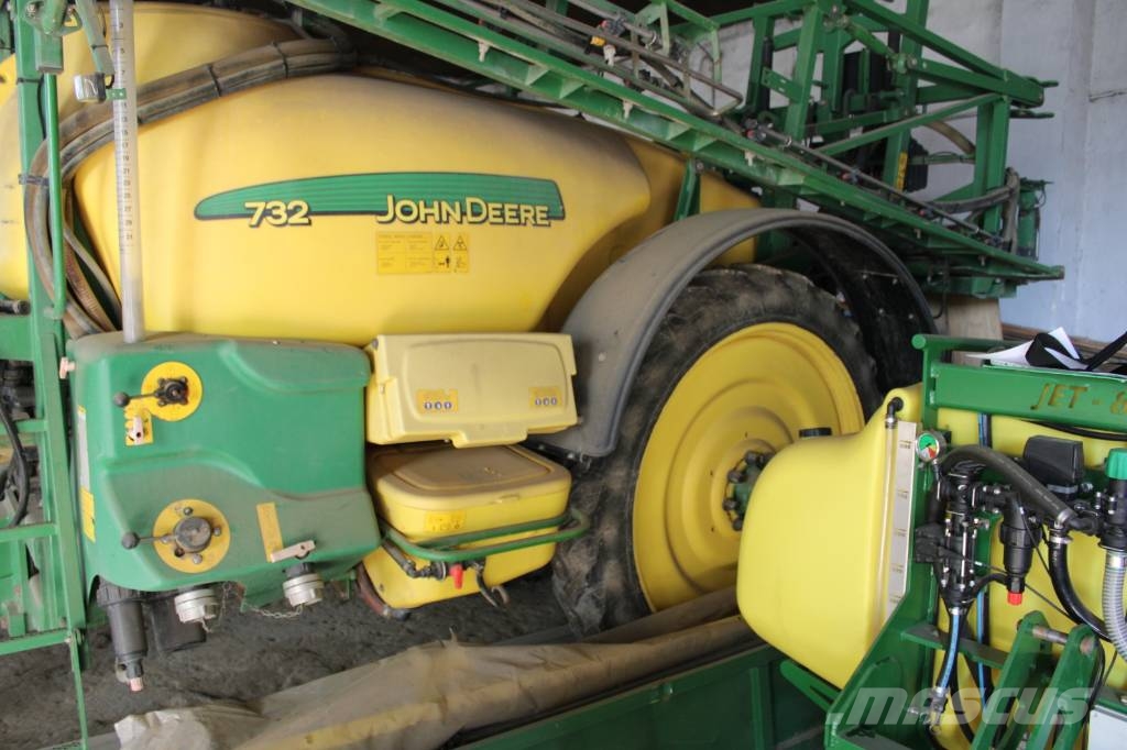 John Deere 732 Vučene prskalice