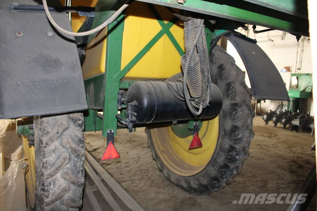 John Deere 732 Vučene prskalice