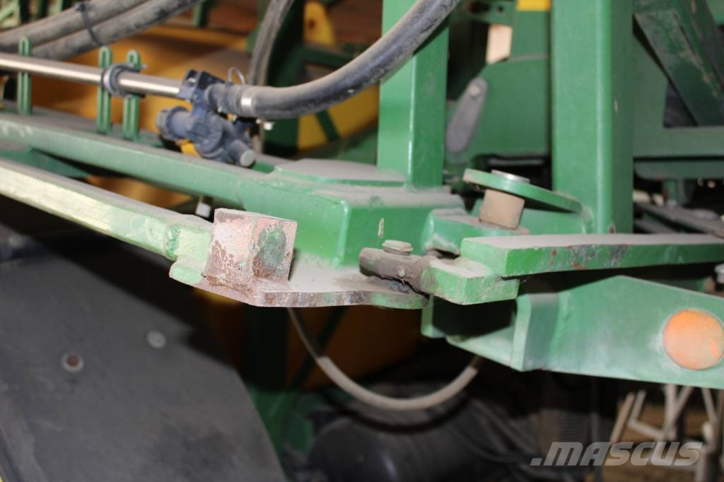 John Deere 732 Vučene prskalice
