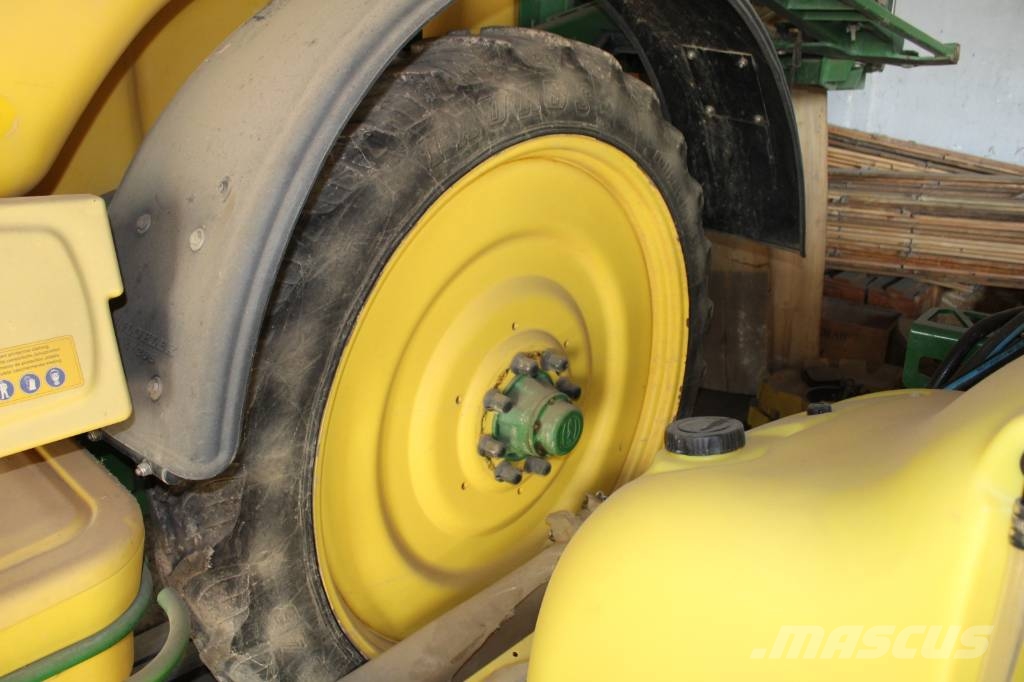 John Deere 732 Vučene prskalice