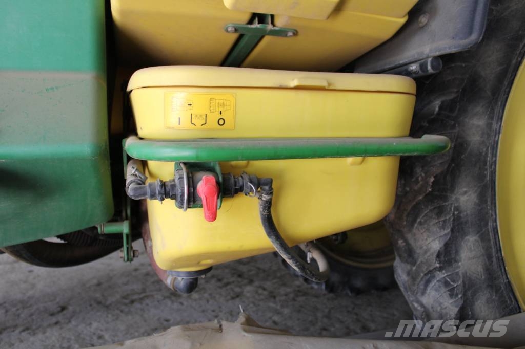 John Deere 732 Vučene prskalice