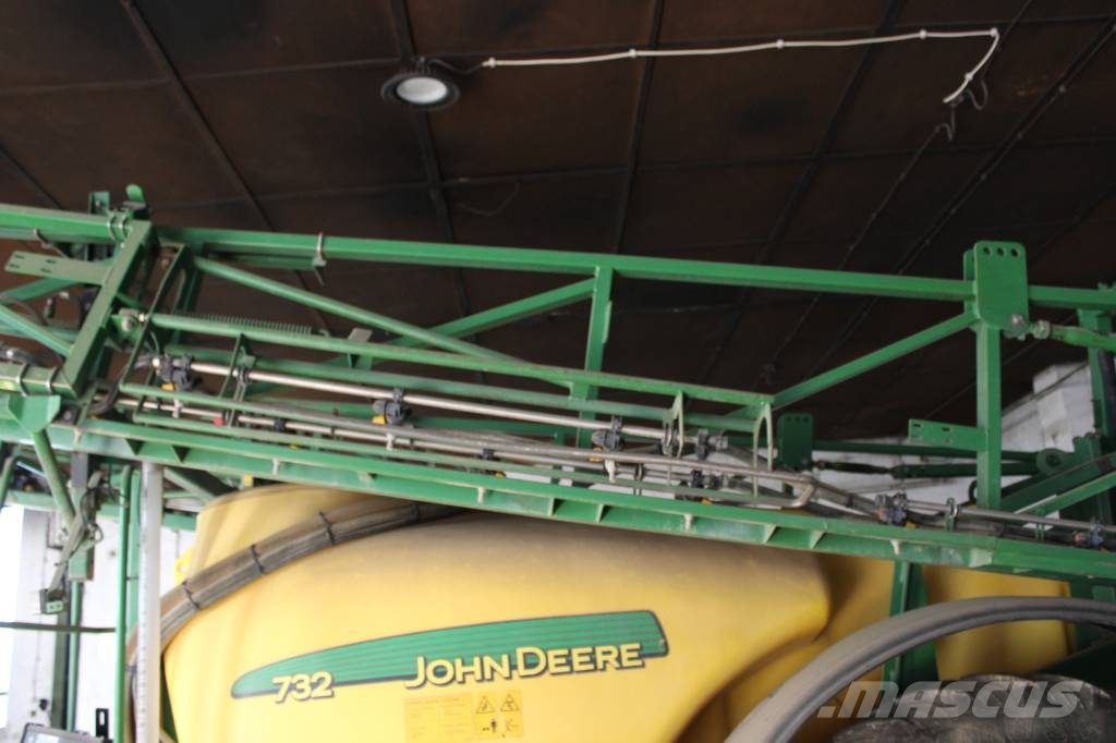 John Deere 732 Vučene prskalice