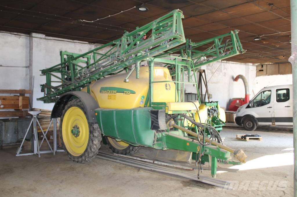 John Deere 732 Vučene prskalice