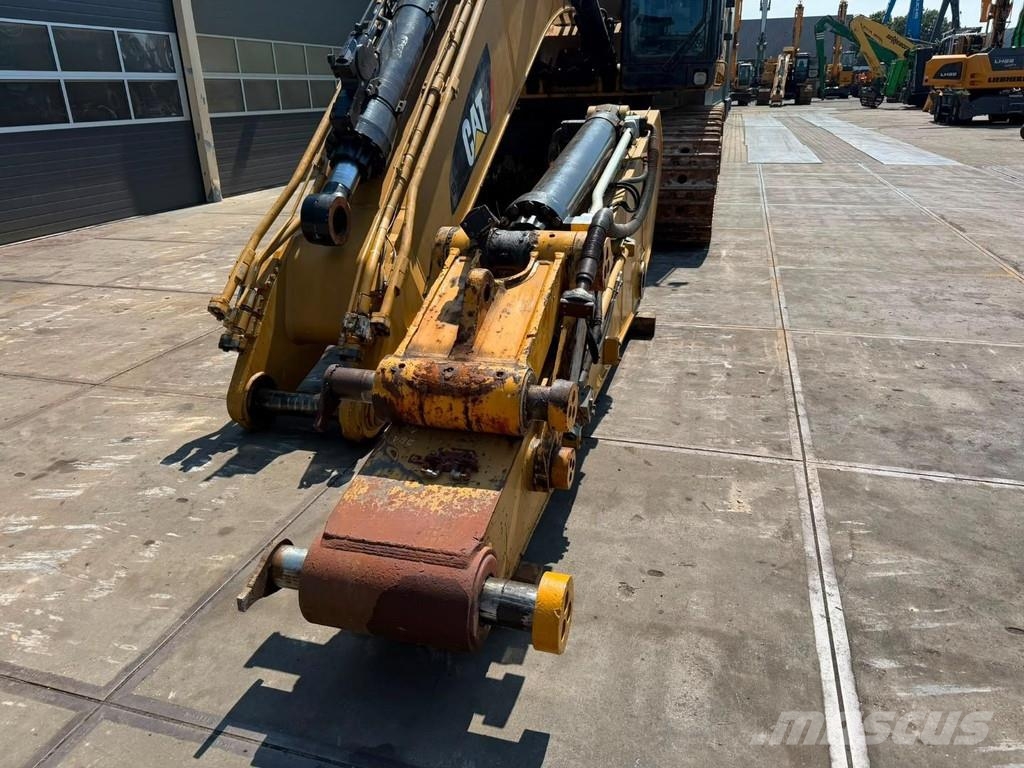 CAT 374F Rupsgraafmachines